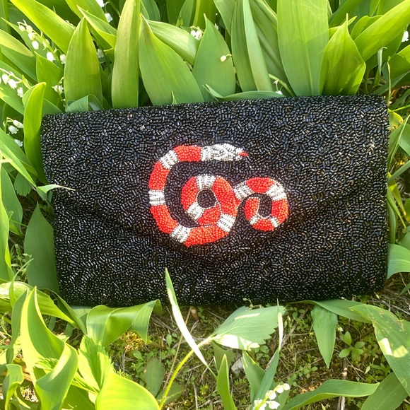 ๐HOST PICK ๐TIANA NY,NY | Hand Beaded Clutch - Picture 2 of 14